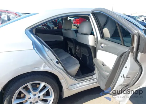 2011 Nissan Maxima 3.5 S z USA, uszkodzony, nr VIN 1N4AA5AP7BC833568